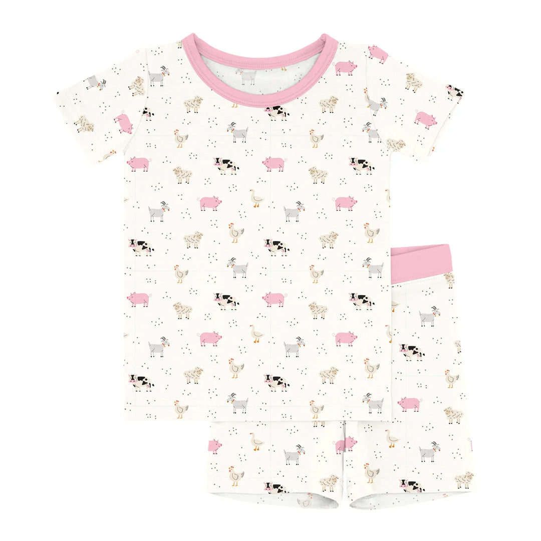 Rosa Pyjama-Set mit kurzärmligen Shorts und verschlafenen Bauernhoftieren