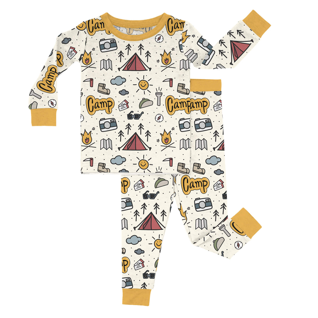 Gelbes zweiteiliges Camping-Pyjama-Set