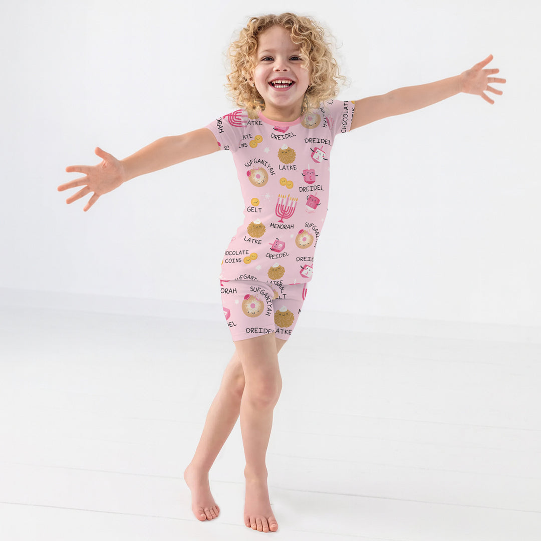 Template Zweiteiliges Pyjama-Set mit kurzen Ärmeln und Shorts