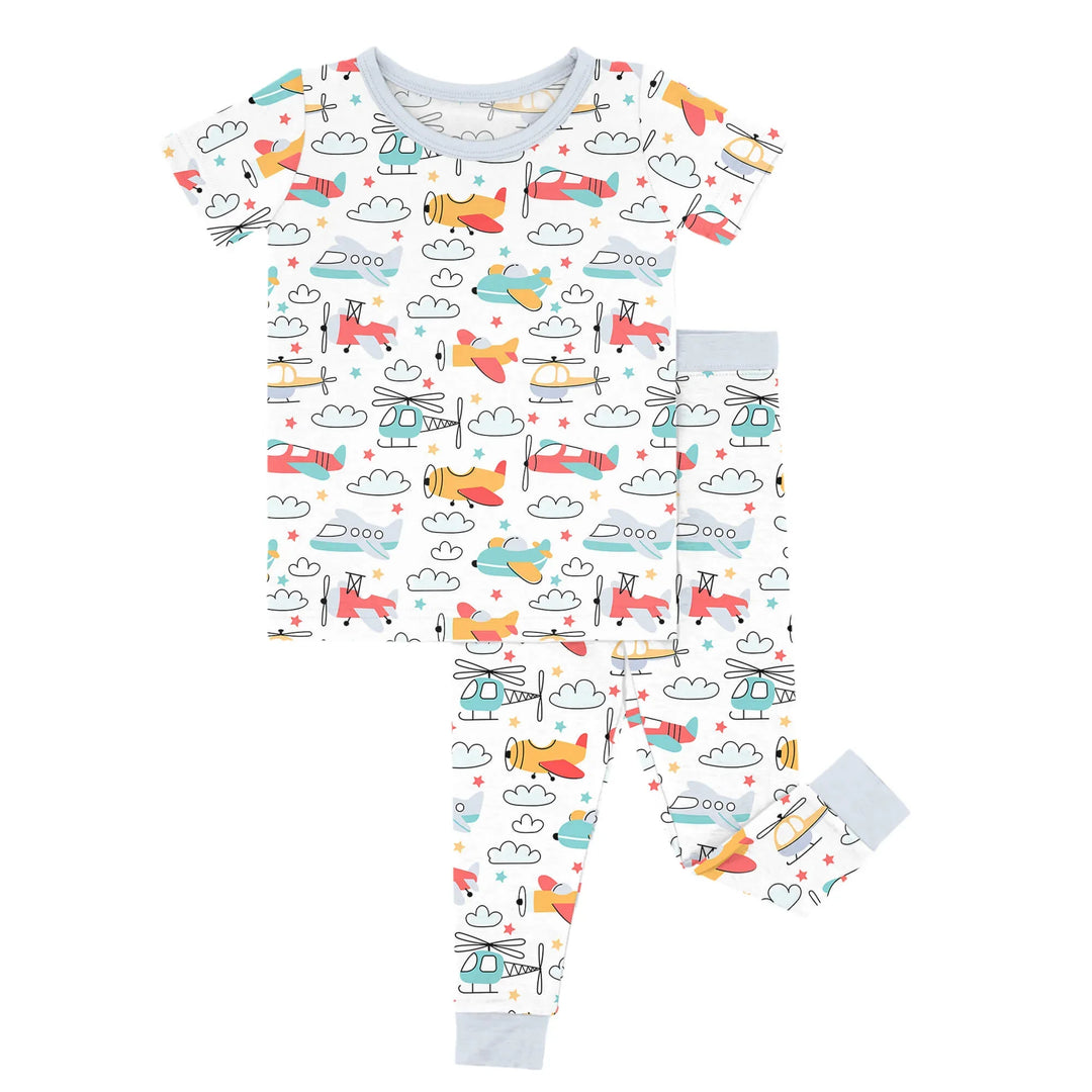 Zweiteiliges Kurzarm-Pyjama-Set mit Flugzeugen und Hubschraubern