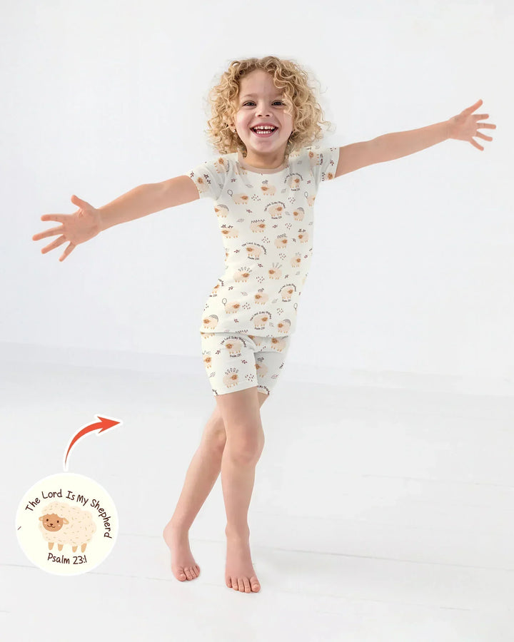 Template Zweiteiliges Pyjama-Set mit kurzen Ärmeln und Shorts