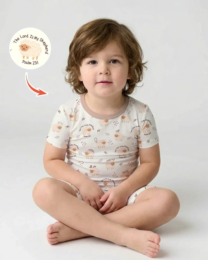 Template Zweiteiliges Pyjama-Set mit kurzen Ärmeln und Shorts