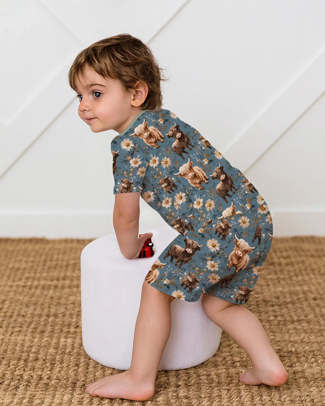 Majestuoso conjunto de pijama de dos piezas de bambú con manga corta y shorts a juego para la familia de vacas Highland