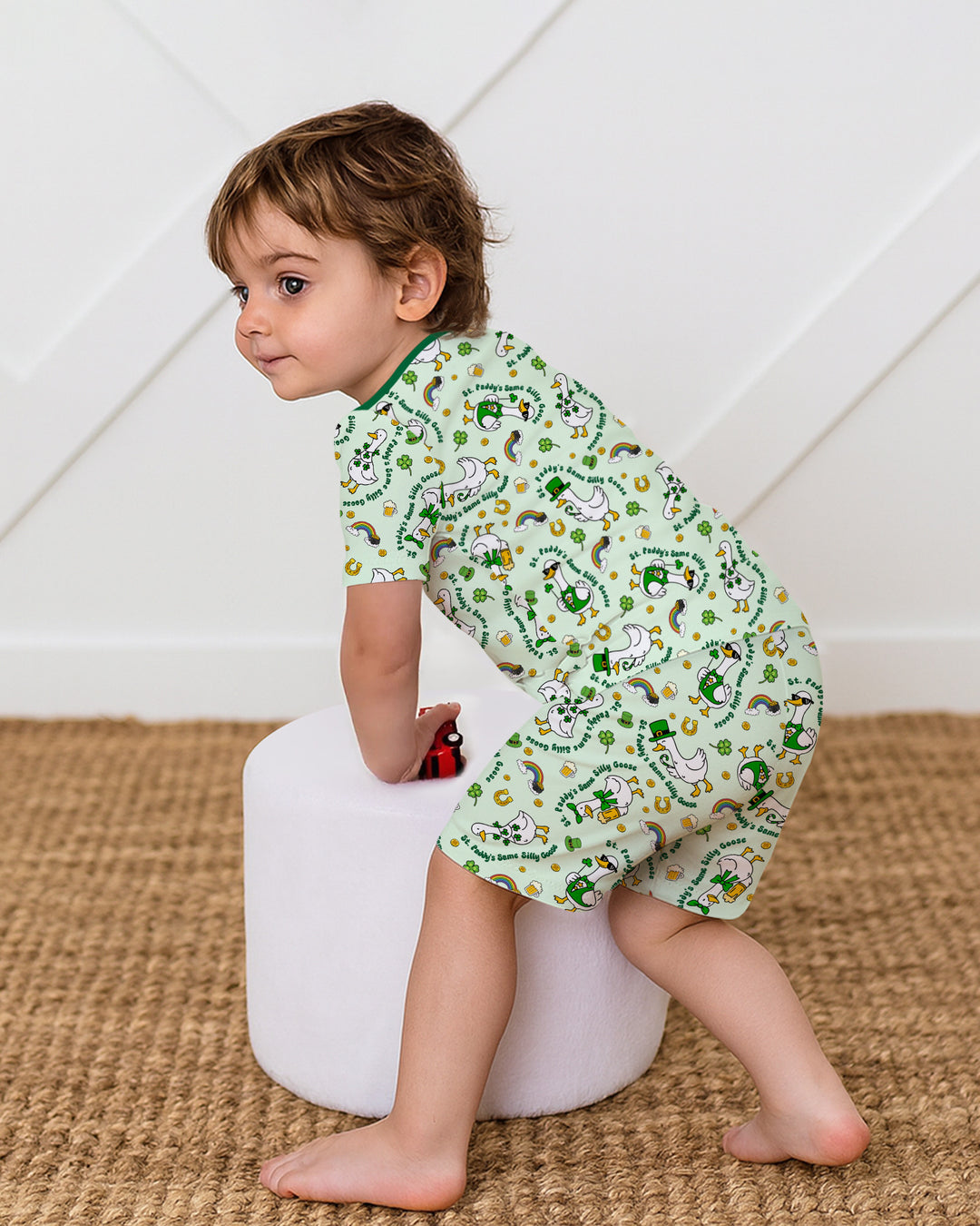 Template Zweiteiliges Pyjama-Set mit kurzen Ärmeln und Shorts