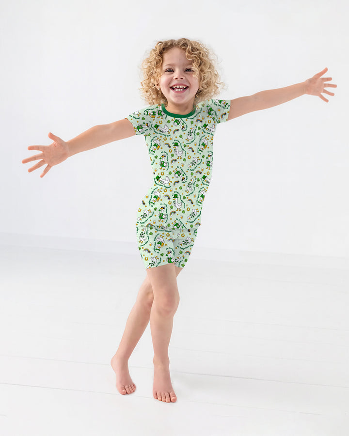 Template Zweiteiliges Pyjama-Set mit kurzen Ärmeln und Shorts