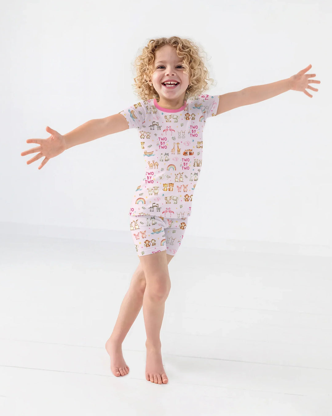 Template Zweiteiliges Pyjama-Set mit kurzen Ärmeln und Shorts