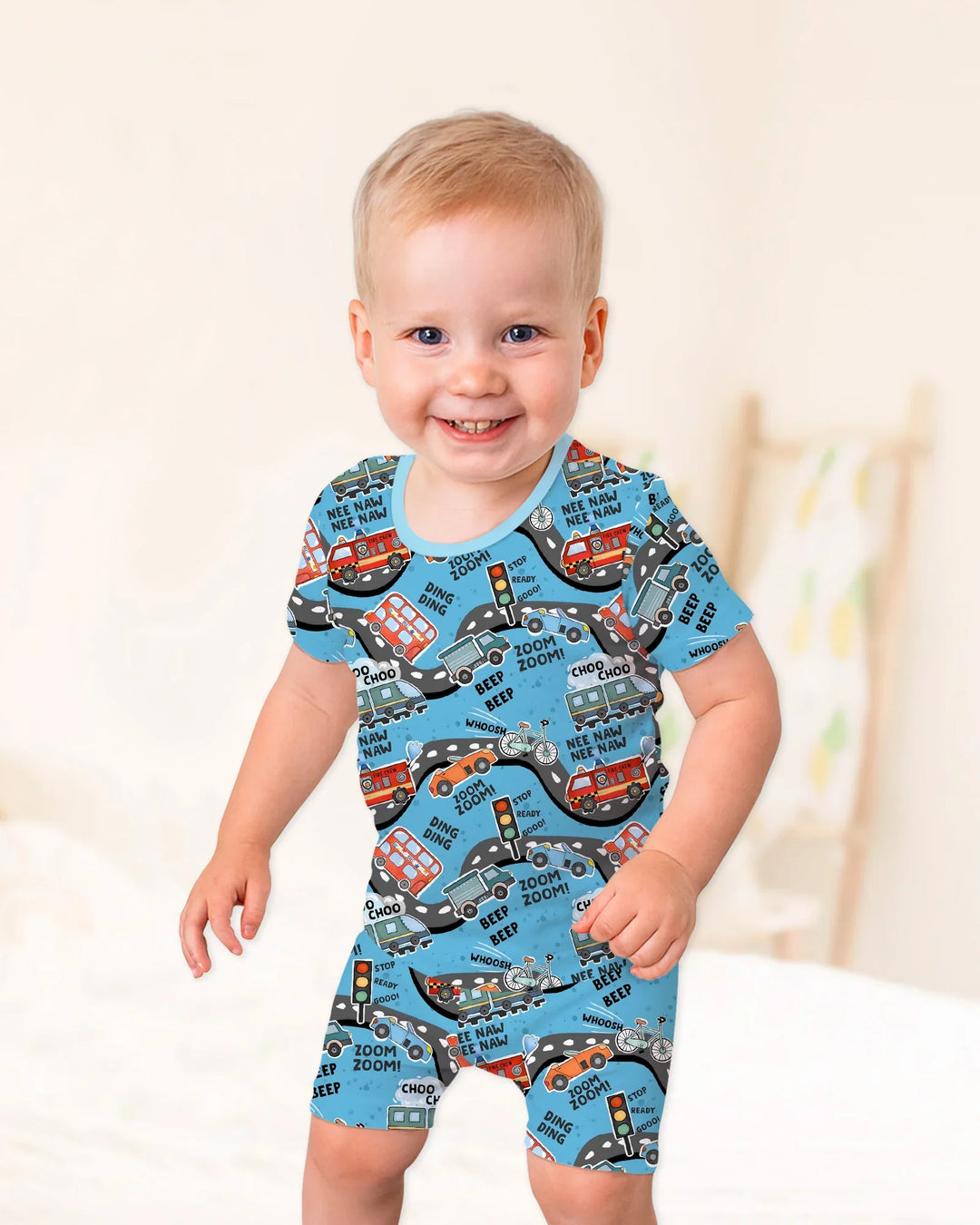 Template Zweiteiliges Pyjama-Set mit kurzen Ärmeln und Shorts