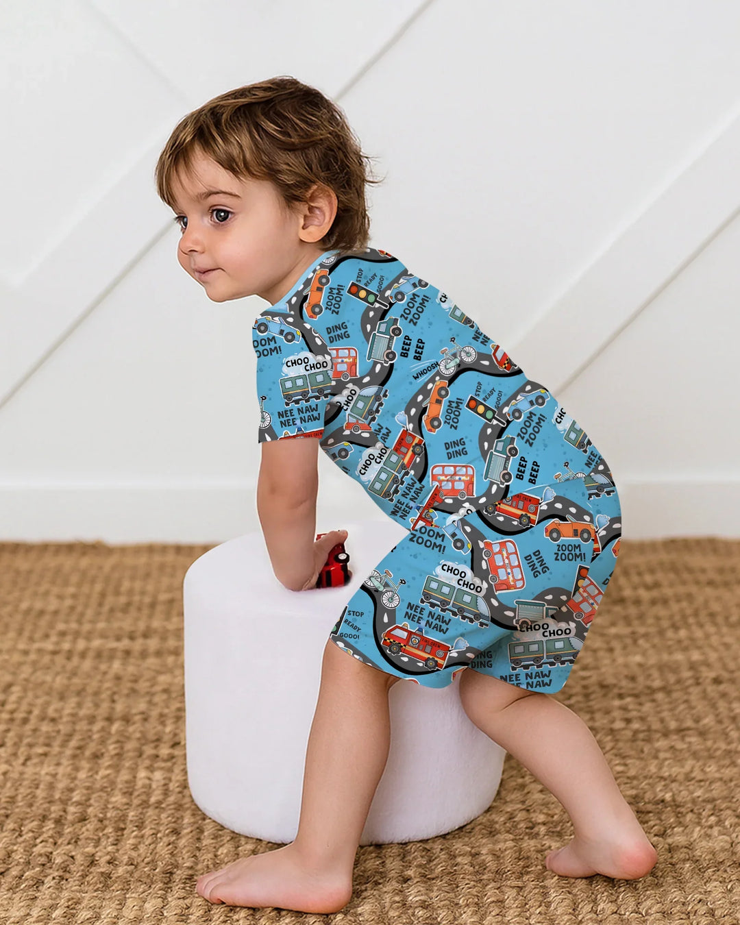 Template Zweiteiliges Pyjama-Set mit kurzen Ärmeln und Shorts