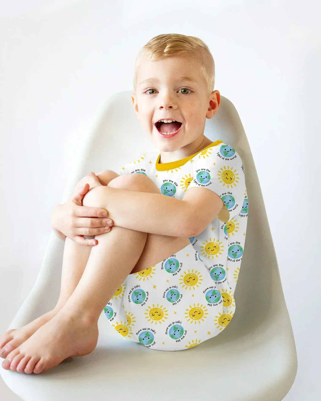 Mateo 5:14 Pijama de dos piezas de manga corta con pantalón corto y estampado "Luz del Mundo"