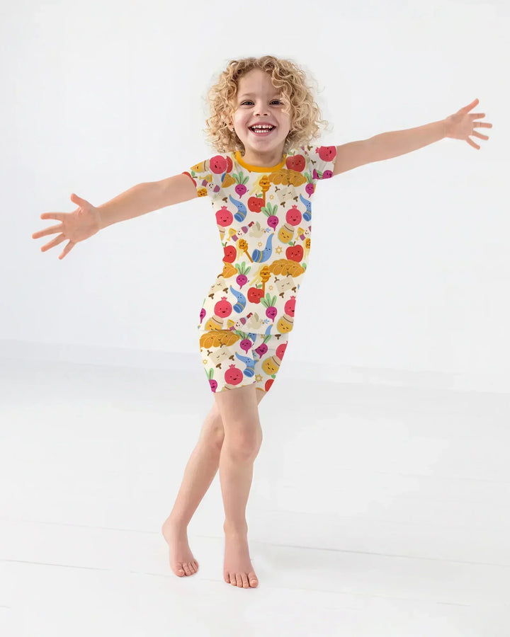 Template Zweiteiliges Pyjama-Set mit kurzen Ärmeln und Shorts