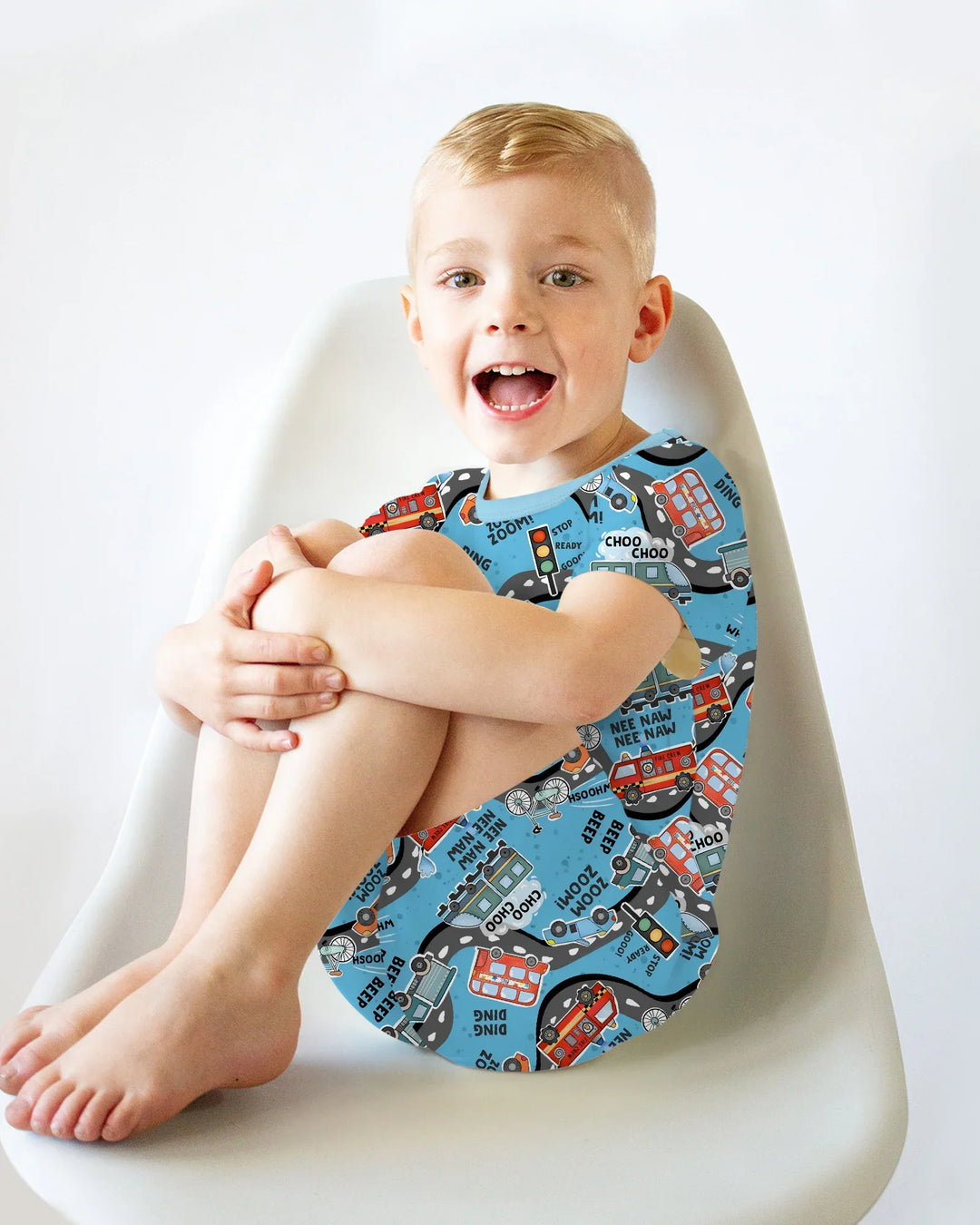Template Zweiteiliges Pyjama-Set mit kurzen Ärmeln und Shorts