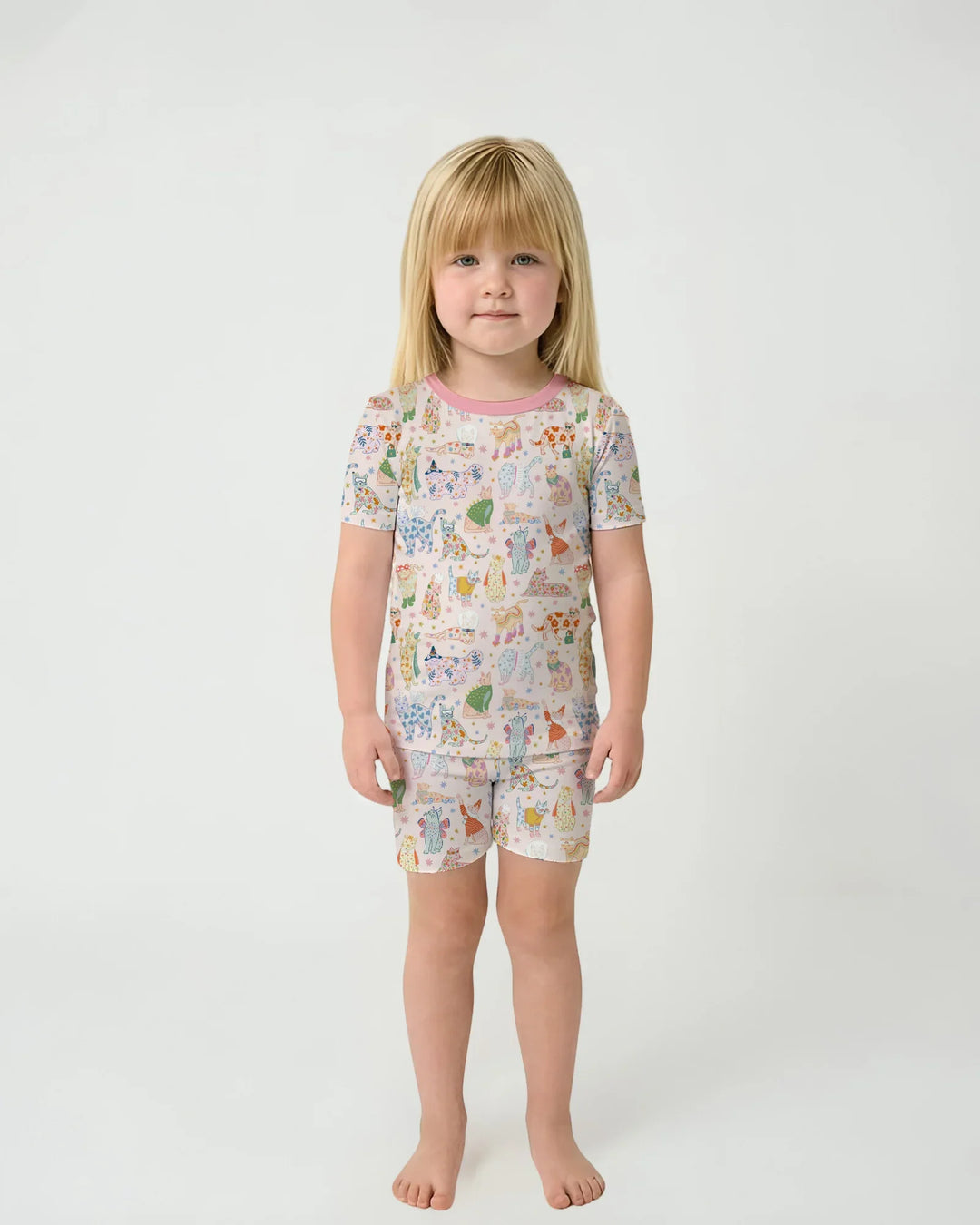 Template Zweiteiliges Pyjama-Set mit kurzen Ärmeln und Shorts