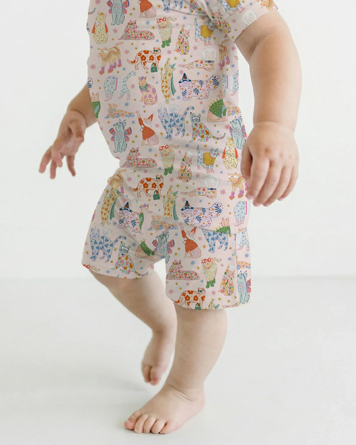 Template Zweiteiliges Pyjama-Set mit kurzen Ärmeln und Shorts