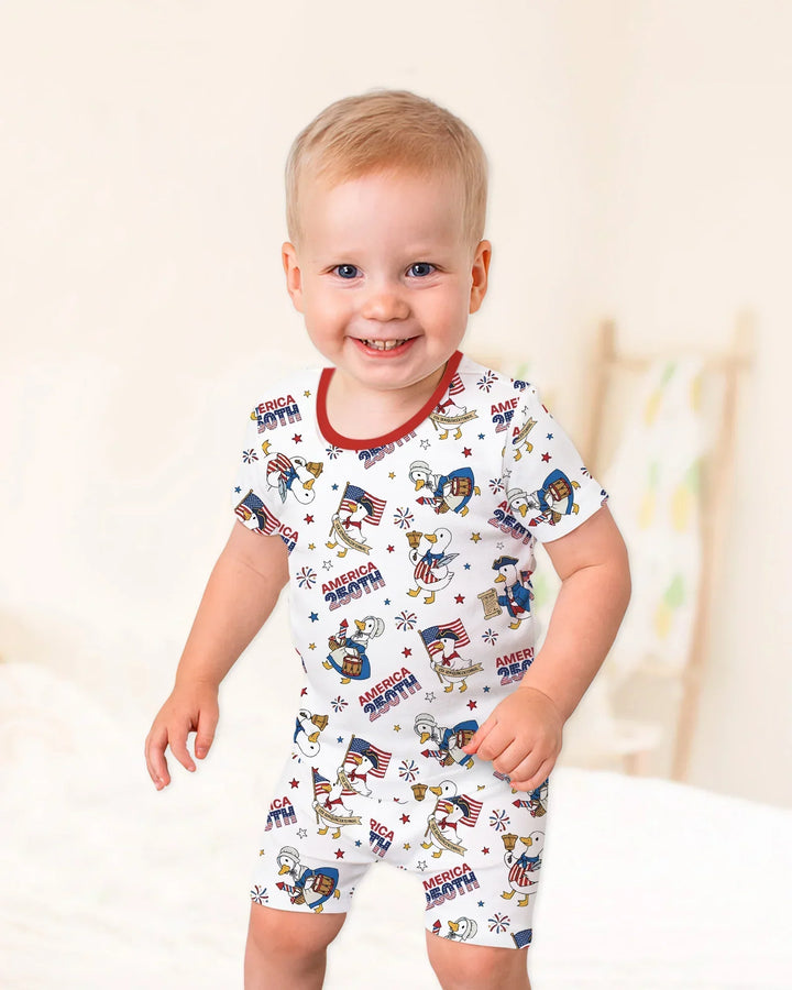 Template Zweiteiliges Pyjama-Set mit kurzen Ärmeln und Shorts