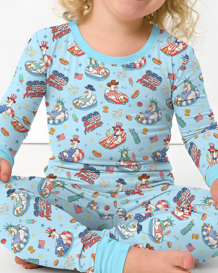 Zweiteiliges Langarm-Pyjama-Set mit Sommerfrüchten