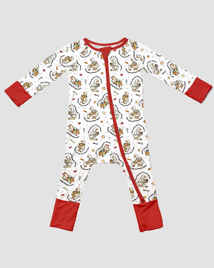 Una mamá de quesos de hebra en la era Mommy & Me - Traje zippy convertible de bambú