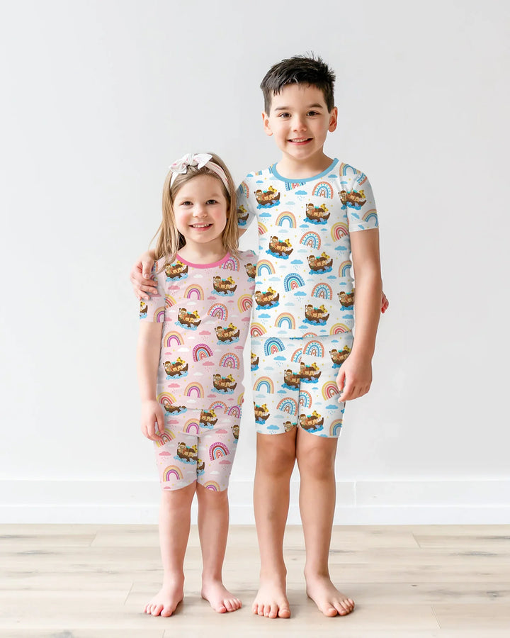 Conjunto de pijama de dos piezas de pantalón corto y manga corta "El Arca de Noé y la promesa del arcoíris de Dios"