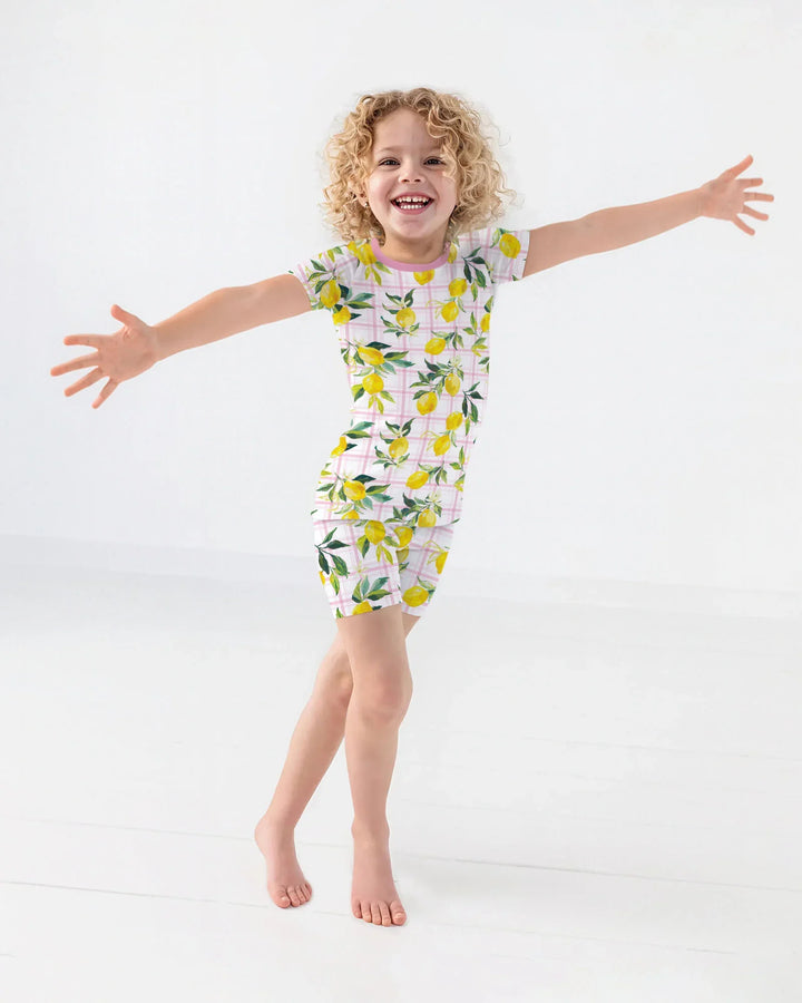 Conjunto de pijama de dos piezas de bambú, manga corta y pantalones cortos, con estampado a juego de limones mediterráneos para la familia