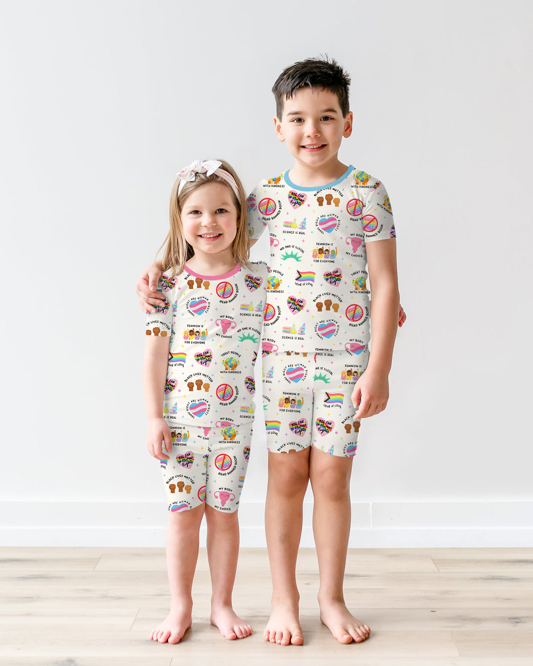 Template Zweiteiliges Pyjama-Set mit kurzen Ärmeln und Shorts