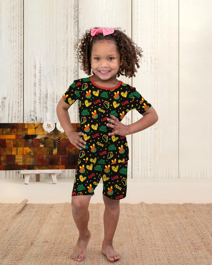 Template Zweiteiliges Pyjama-Set mit kurzen Ärmeln und Shorts