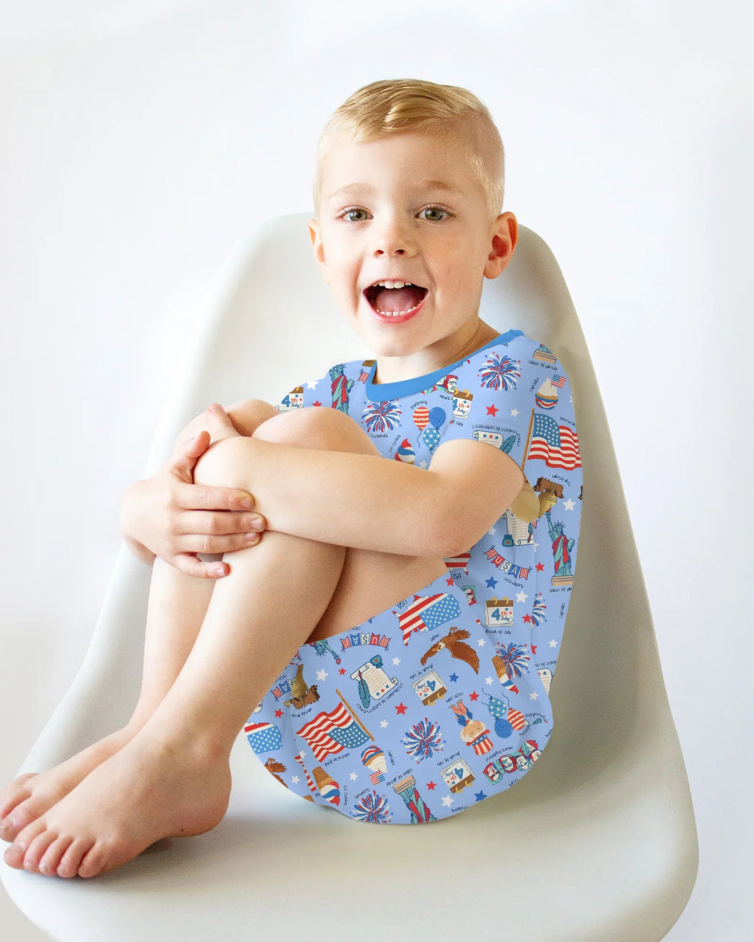 Conjunto de pijama de dos piezas de bambú, pantalón corto y manga corta, con diseño patriótico dibujado a mano