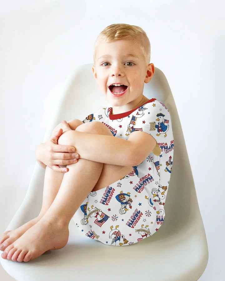 Template Zweiteiliges Pyjama-Set mit kurzen Ärmeln und Shorts