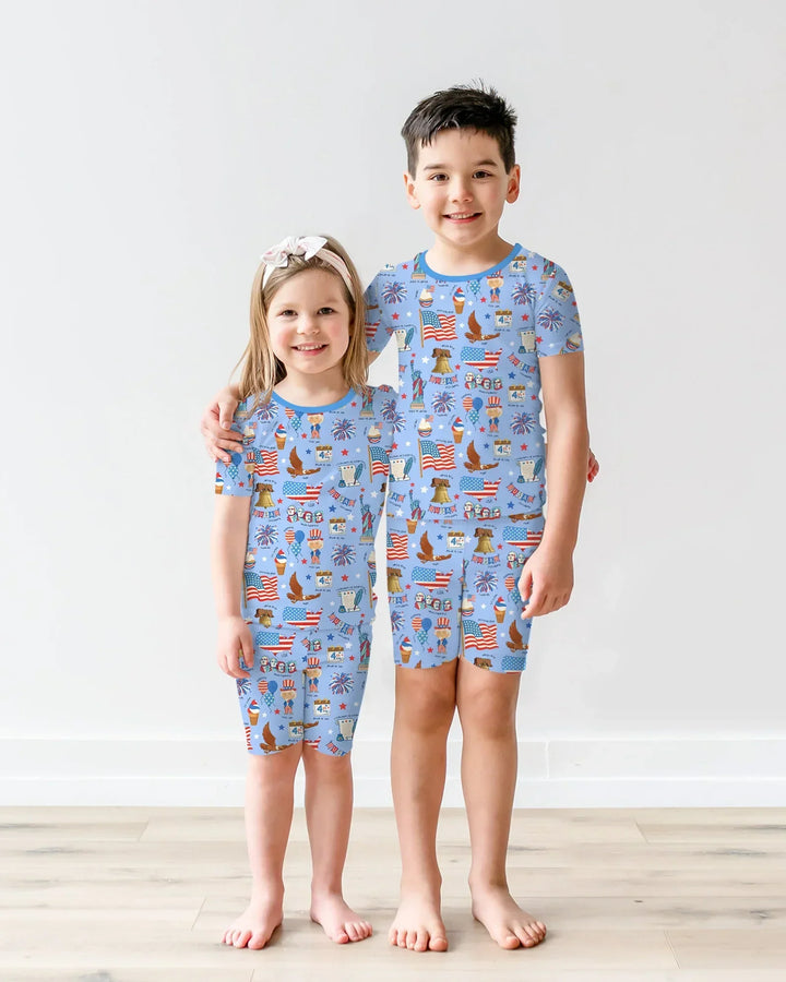 Conjunto de pijama de dos piezas de bambú, pantalón corto y manga corta, con diseño patriótico dibujado a mano