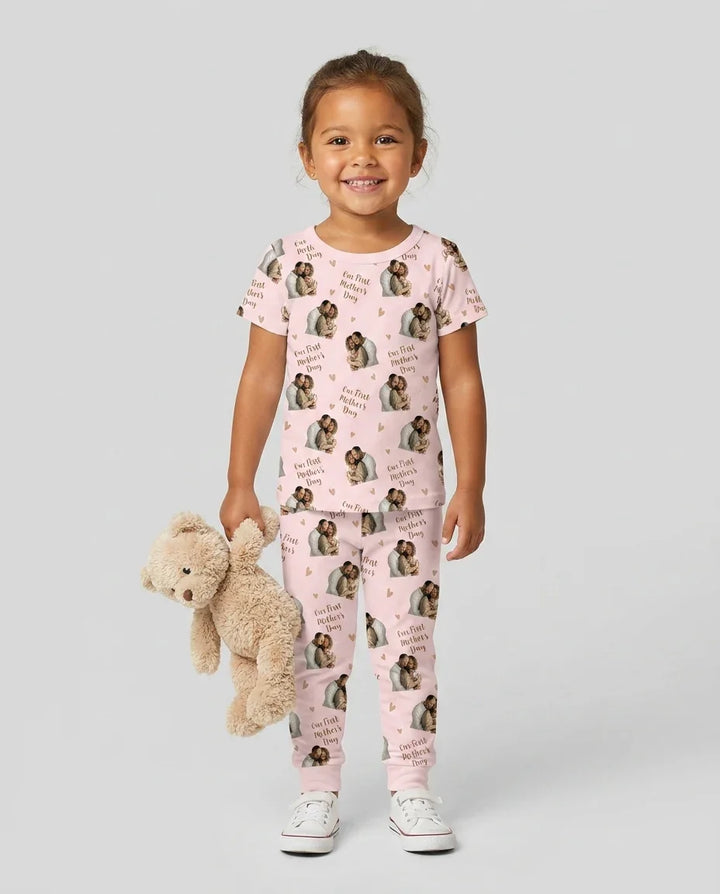 Pijama de dos piezas con foto personalizada "Our First as Parents" de bambú y manga corta