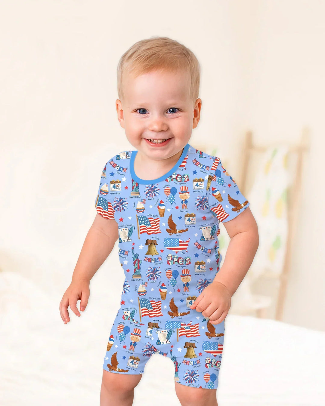 Conjunto de pijama de dos piezas de bambú, pantalón corto y manga corta, con diseño patriótico dibujado a mano
