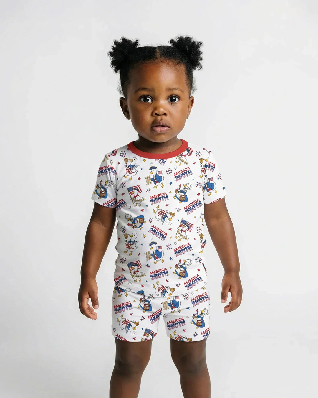 Template Zweiteiliges Pyjama-Set mit kurzen Ärmeln und Shorts