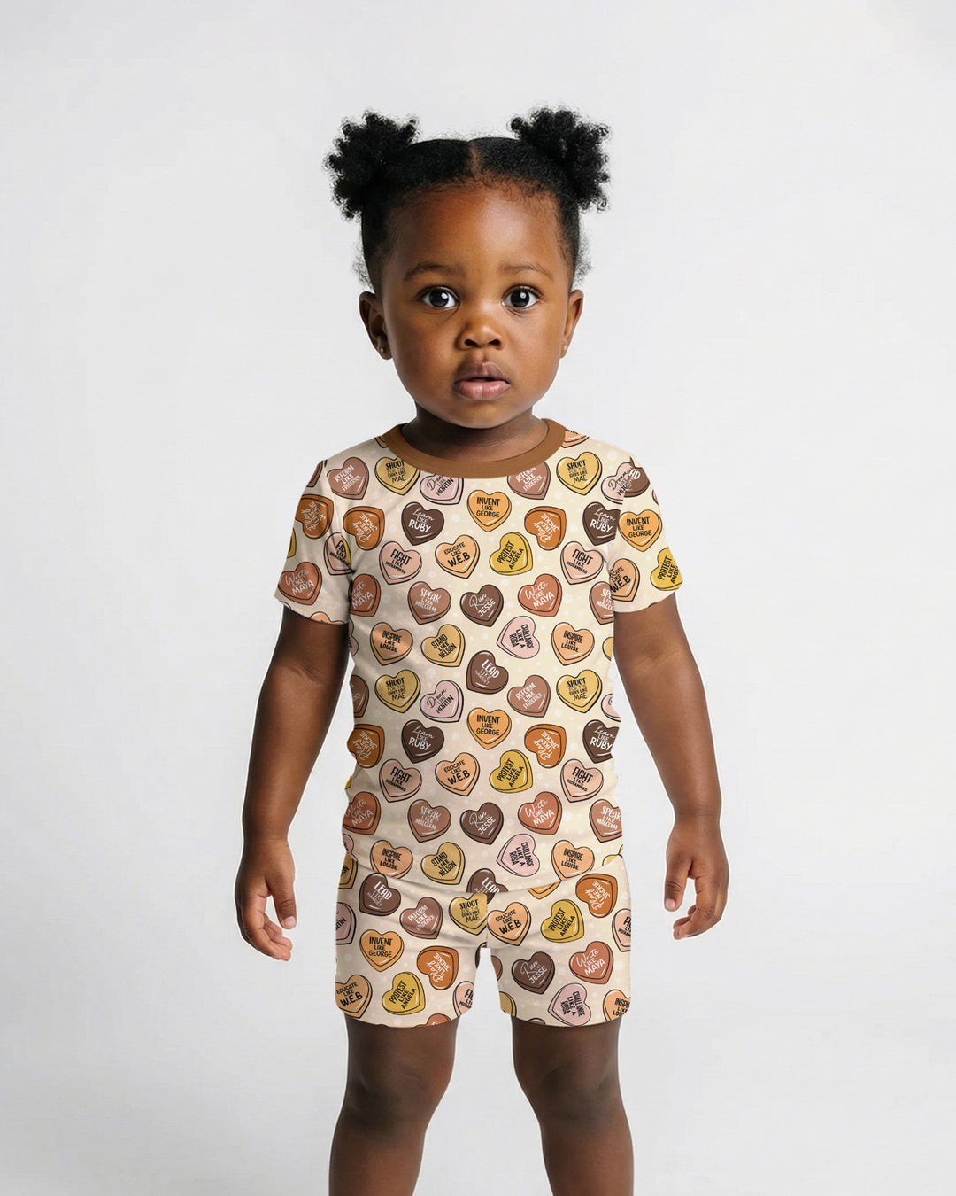 Template Zweiteiliges Pyjama-Set mit kurzen Ärmeln und Shorts