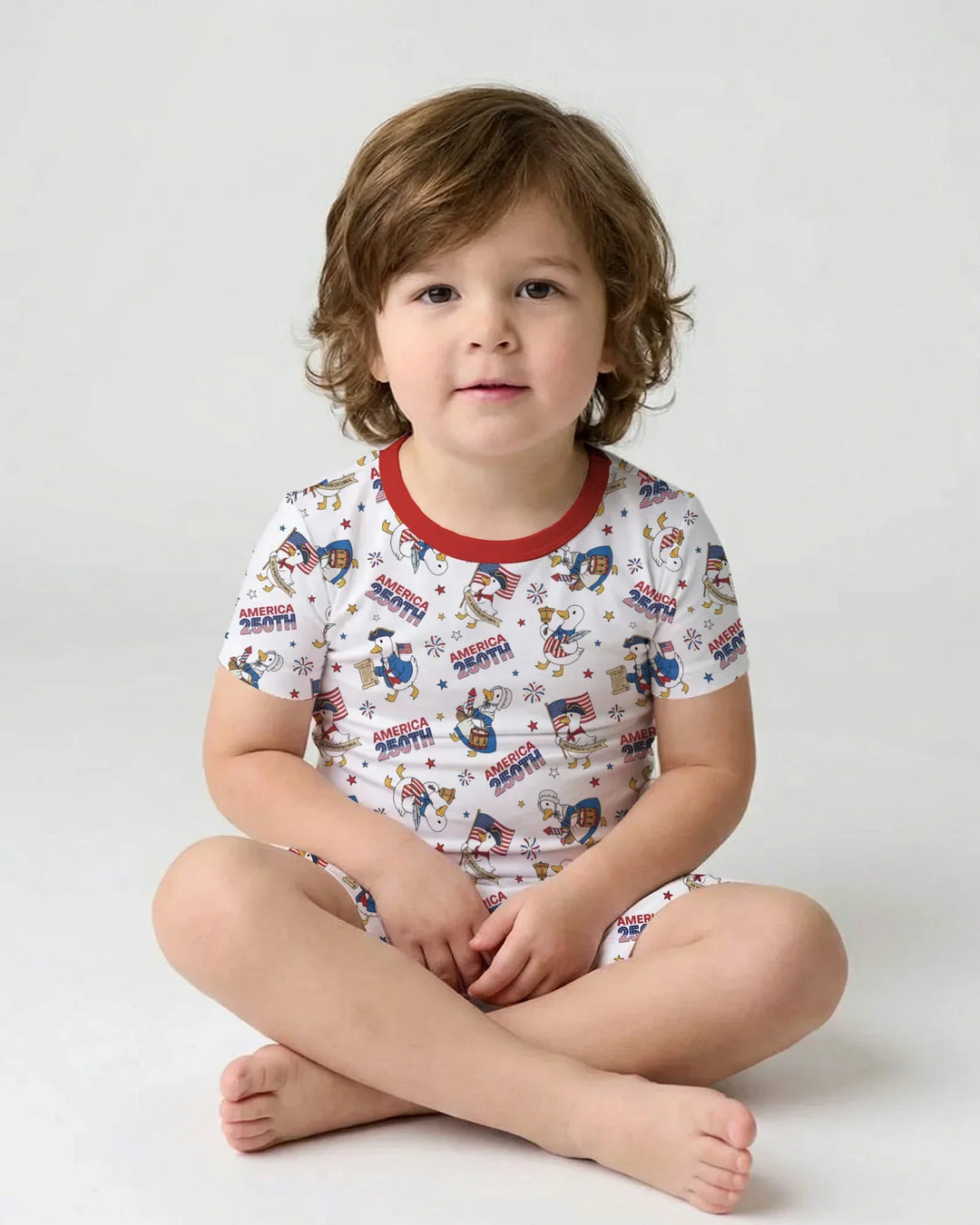 Template Zweiteiliges Pyjama-Set mit kurzen Ärmeln und Shorts