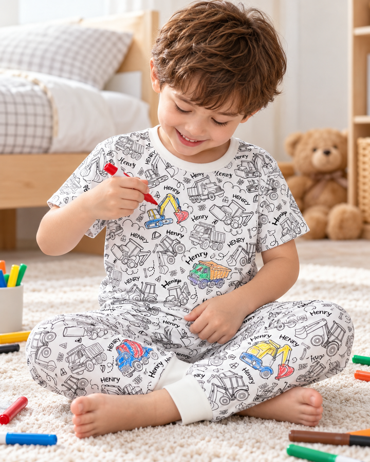 Pijama de manga corta de dos piezas de bambú con nombre personalizado y vehículos de construcción de color