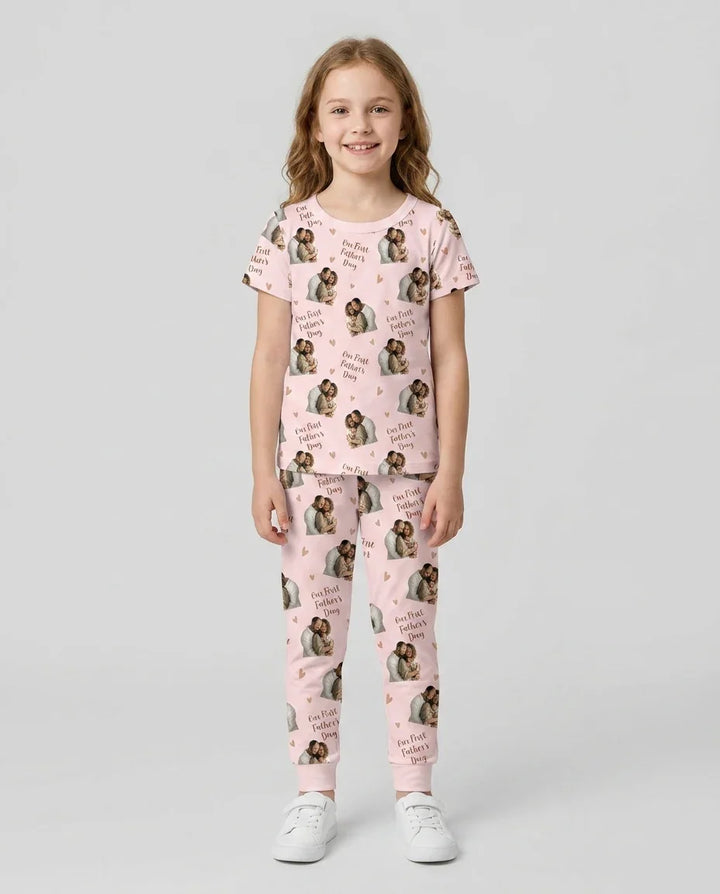 Pijama de dos piezas con foto personalizada "Our First as Parents" de bambú y manga corta