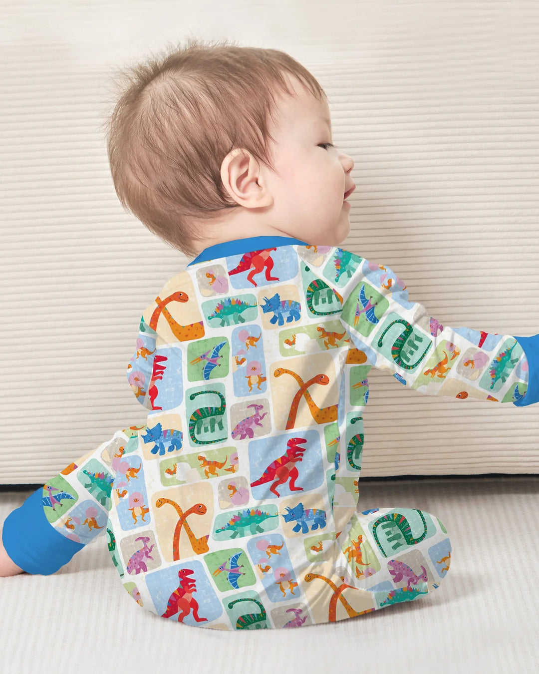 Pijama enterizo de bambú convertible Rainbow Dino Friends a juego para toda la familia