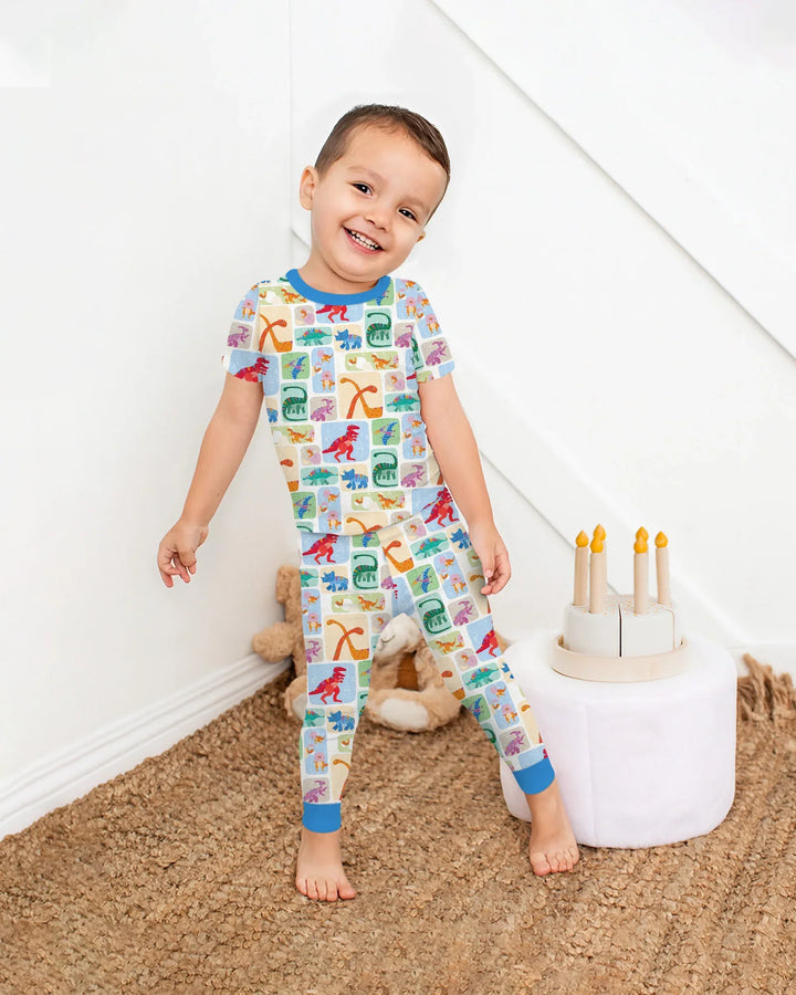 Conjunto de pijama de dos piezas de bambú de manga corta a juego familiar de Dino Arcoíris
