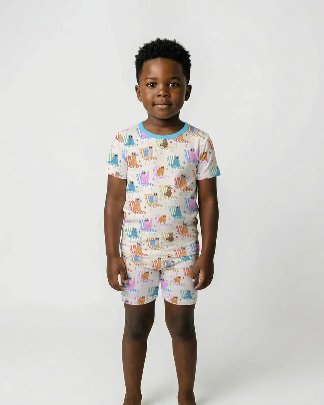 Template Zweiteiliges Pyjama-Set mit kurzen Ärmeln und Shorts