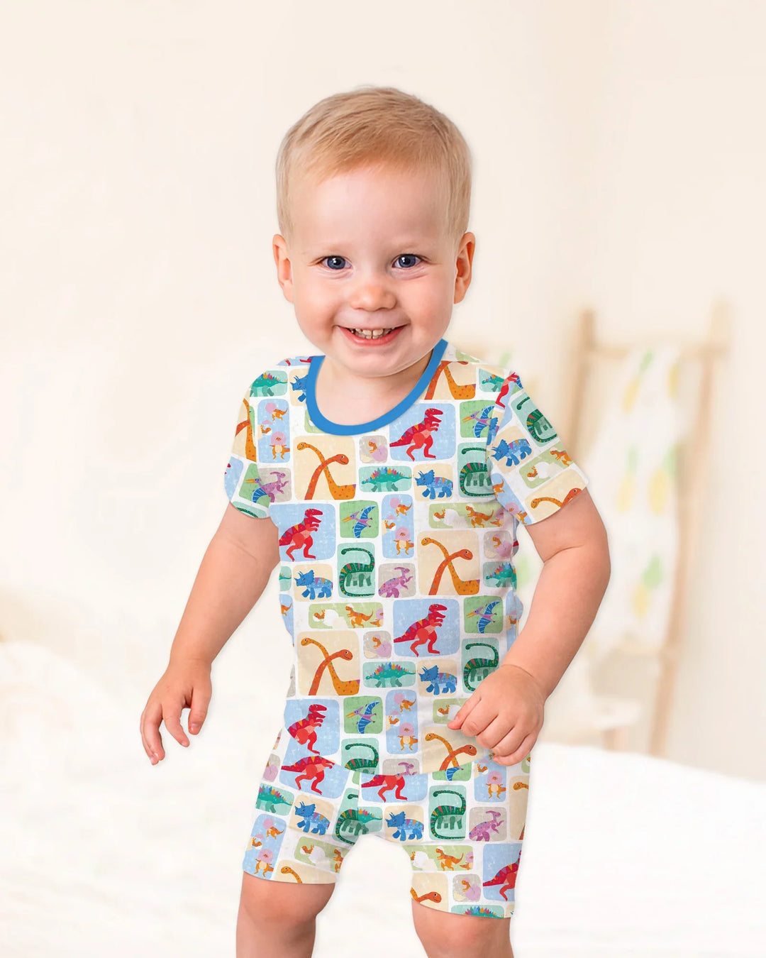 Template Zweiteiliges Pyjama-Set mit kurzen Ärmeln und Shorts
