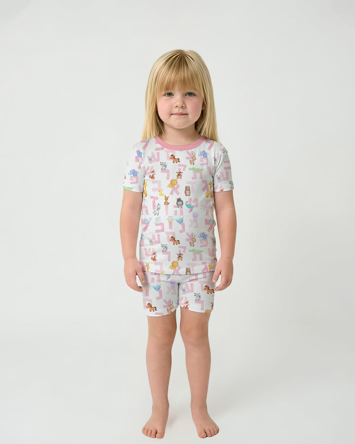 Template Zweiteiliges Pyjama-Set mit kurzen Ärmeln und Shorts
