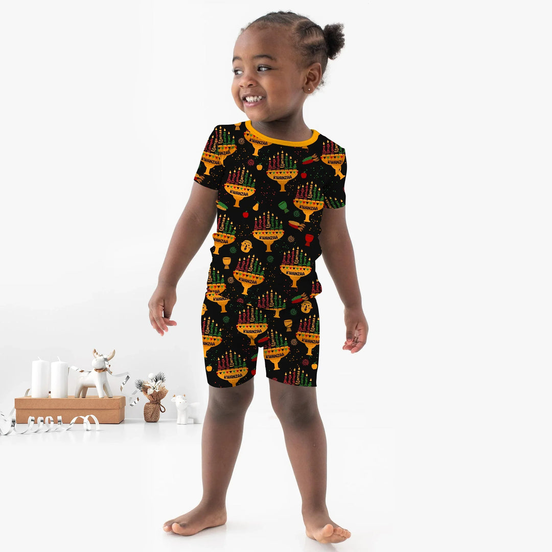 Template Zweiteiliges Pyjama-Set mit kurzen Ärmeln und Shorts
