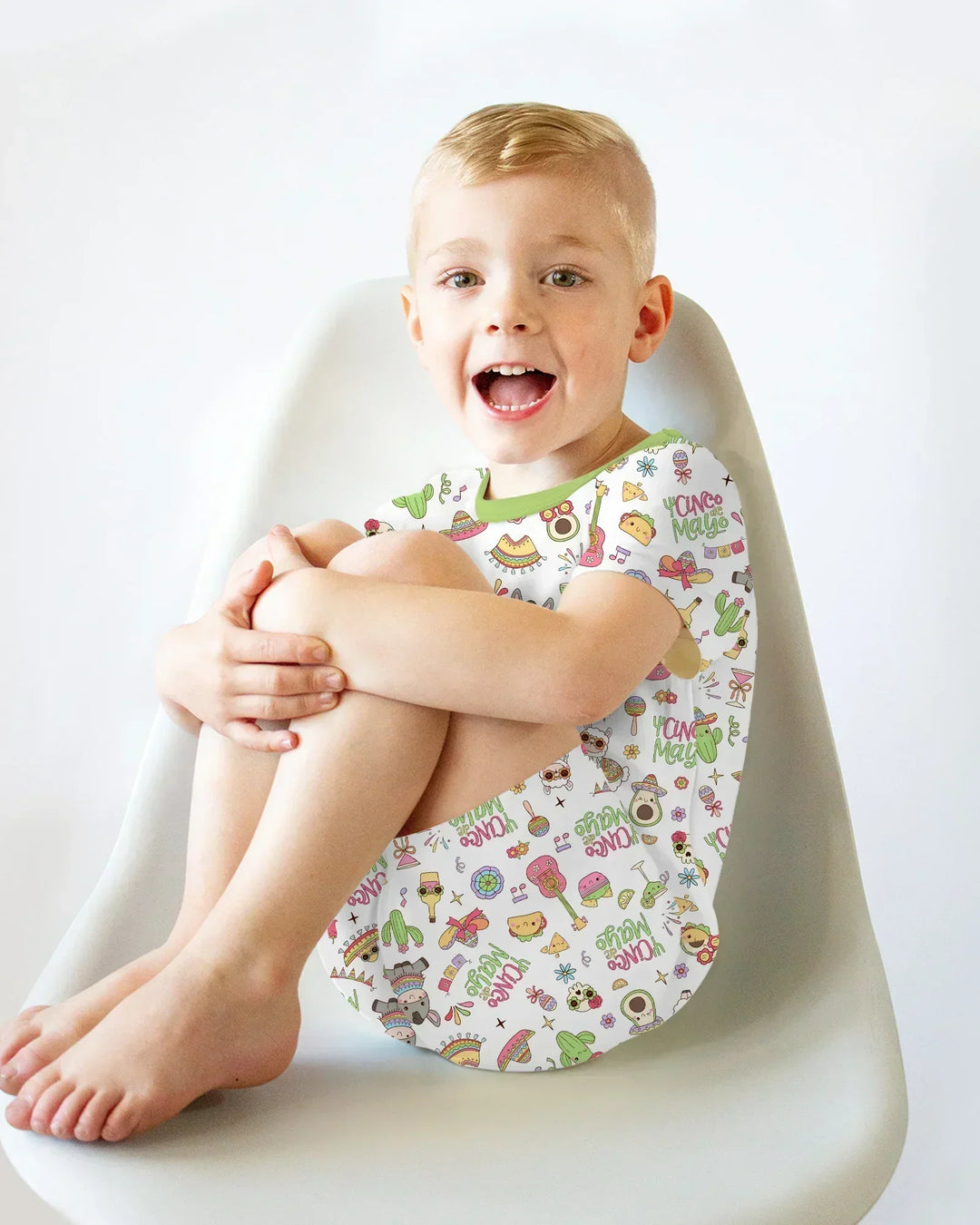 Template Zweiteiliges Pyjama-Set mit kurzen Ärmeln und Shorts
