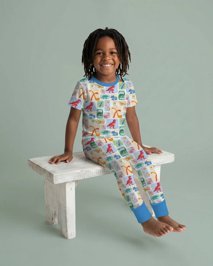 Conjunto de pijama de dos piezas de bambú de manga corta a juego familiar de Dino Arcoíris