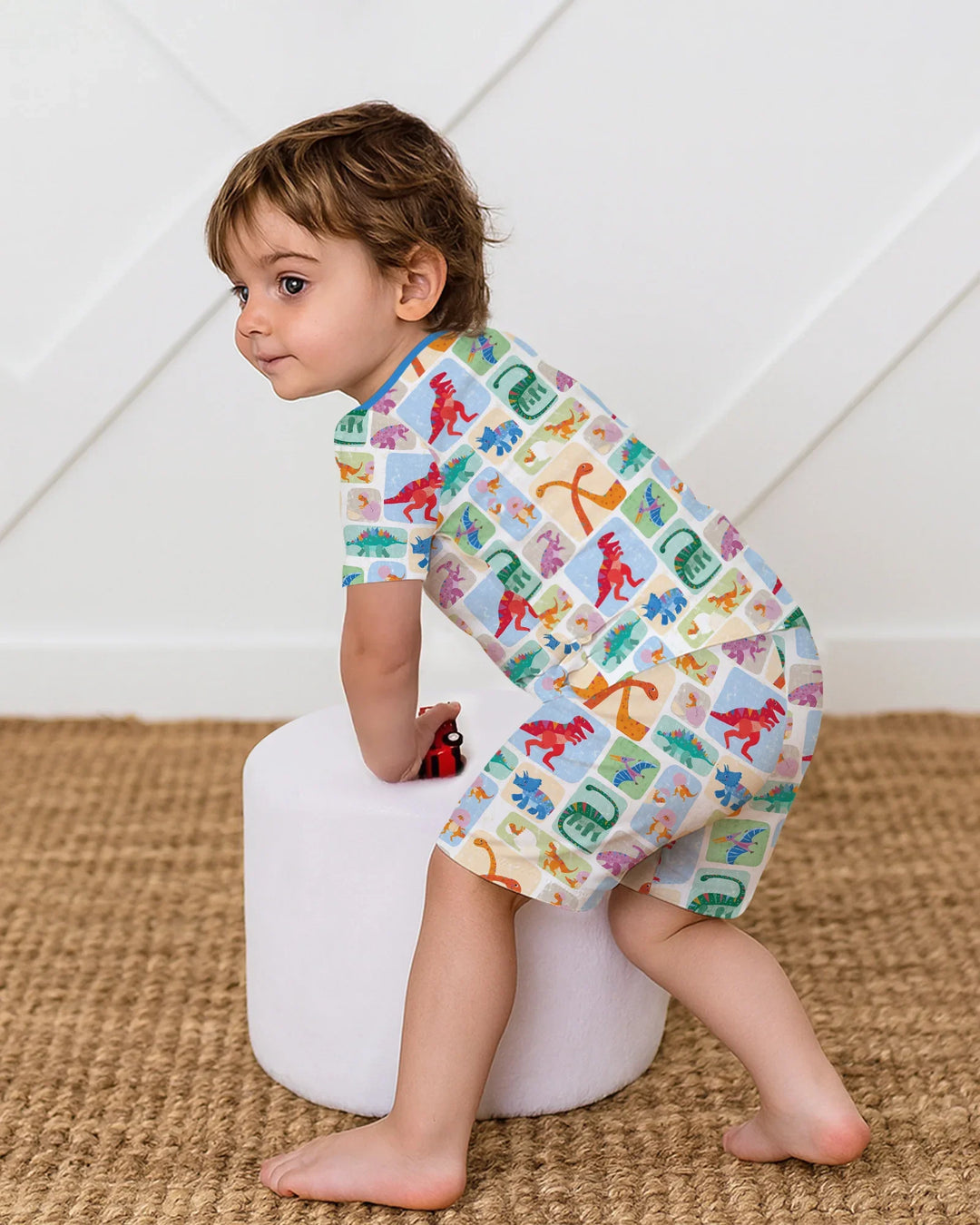 Template Zweiteiliges Pyjama-Set mit kurzen Ärmeln und Shorts