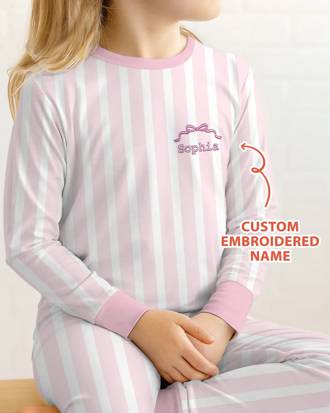 Pijama de dos piezas de bambú rosa con rayas bordado personalizado de manga larga para bebé