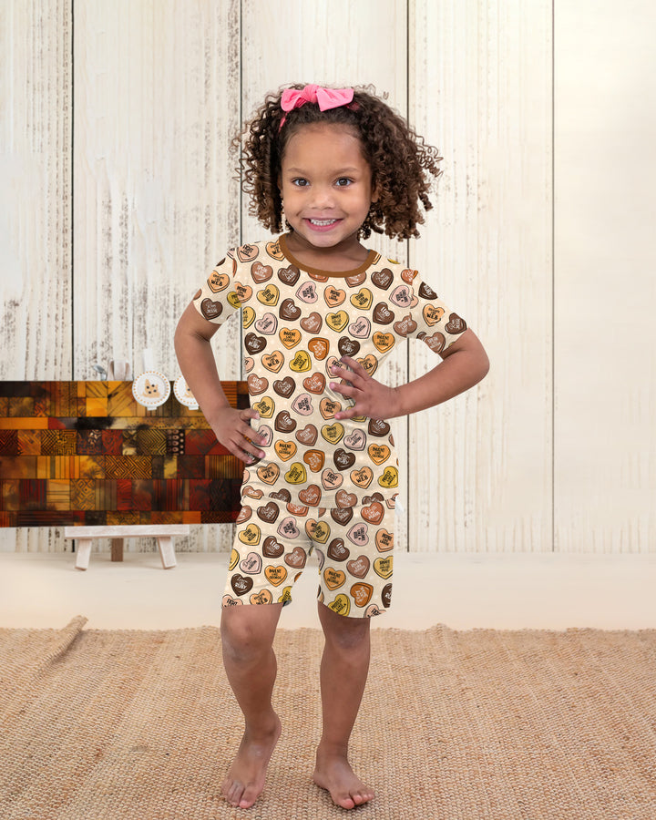 Template Zweiteiliges Pyjama-Set mit kurzen Ärmeln und Shorts