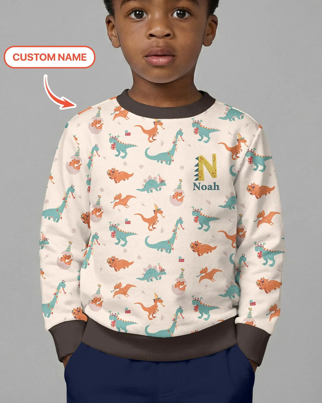 Sudadera de cuello redondo de bambú con nombre bordado personalizado y dinosaurios