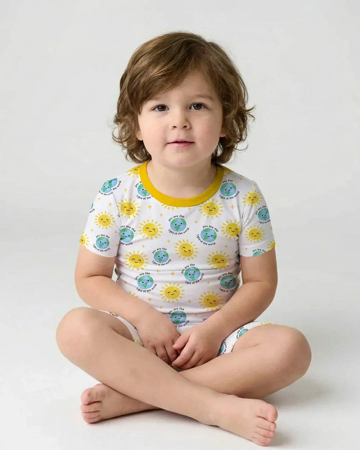 Mateo 5:14 Pijama de dos piezas de manga corta con pantalón corto y estampado "Luz del Mundo"