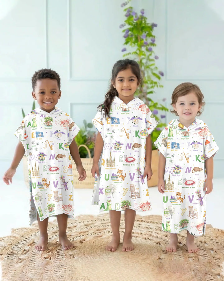 Poncho de Natación de Bambú "Alfabeto de Luisiana"