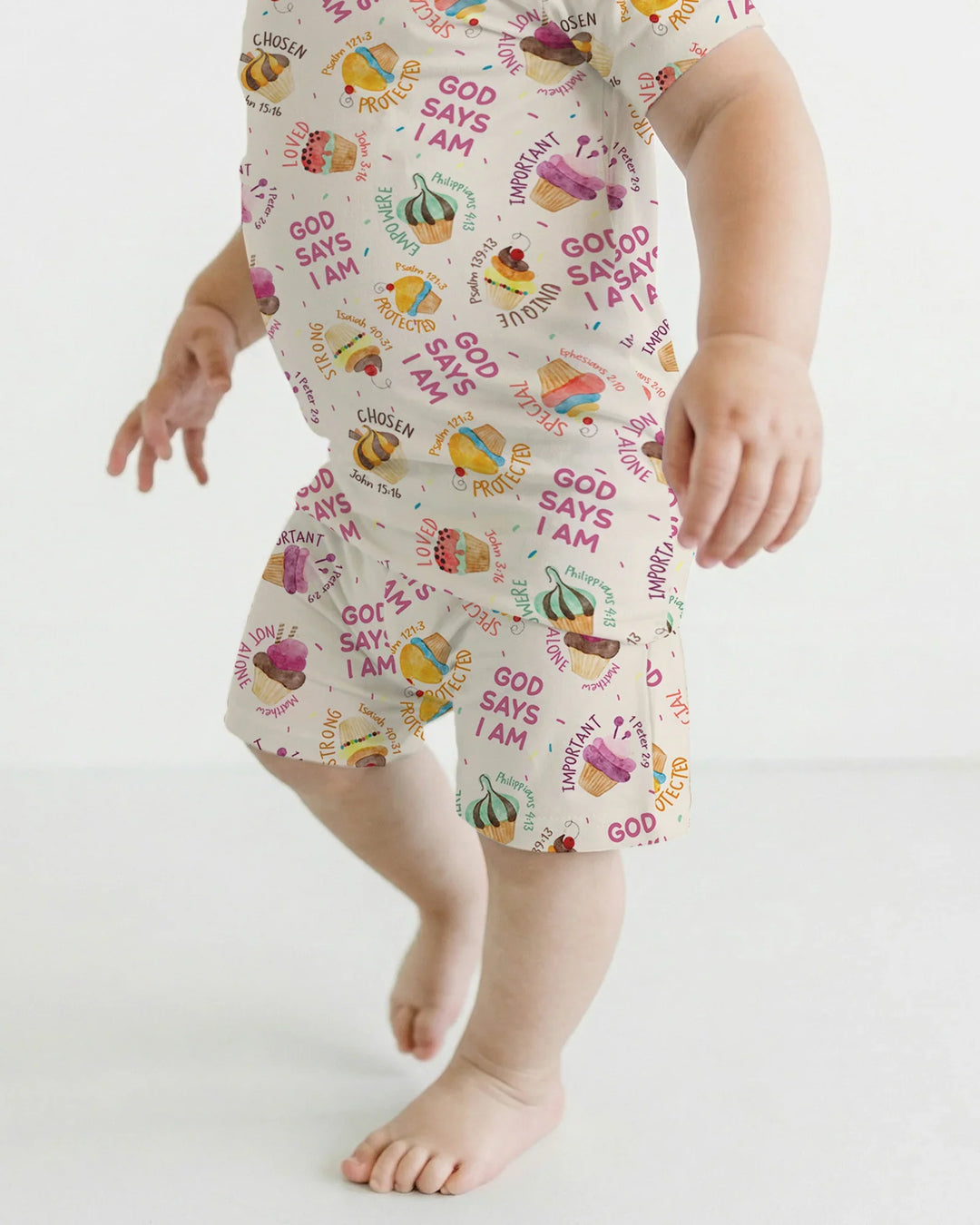 Template Zweiteiliges Pyjama-Set mit kurzen Ärmeln und Shorts
