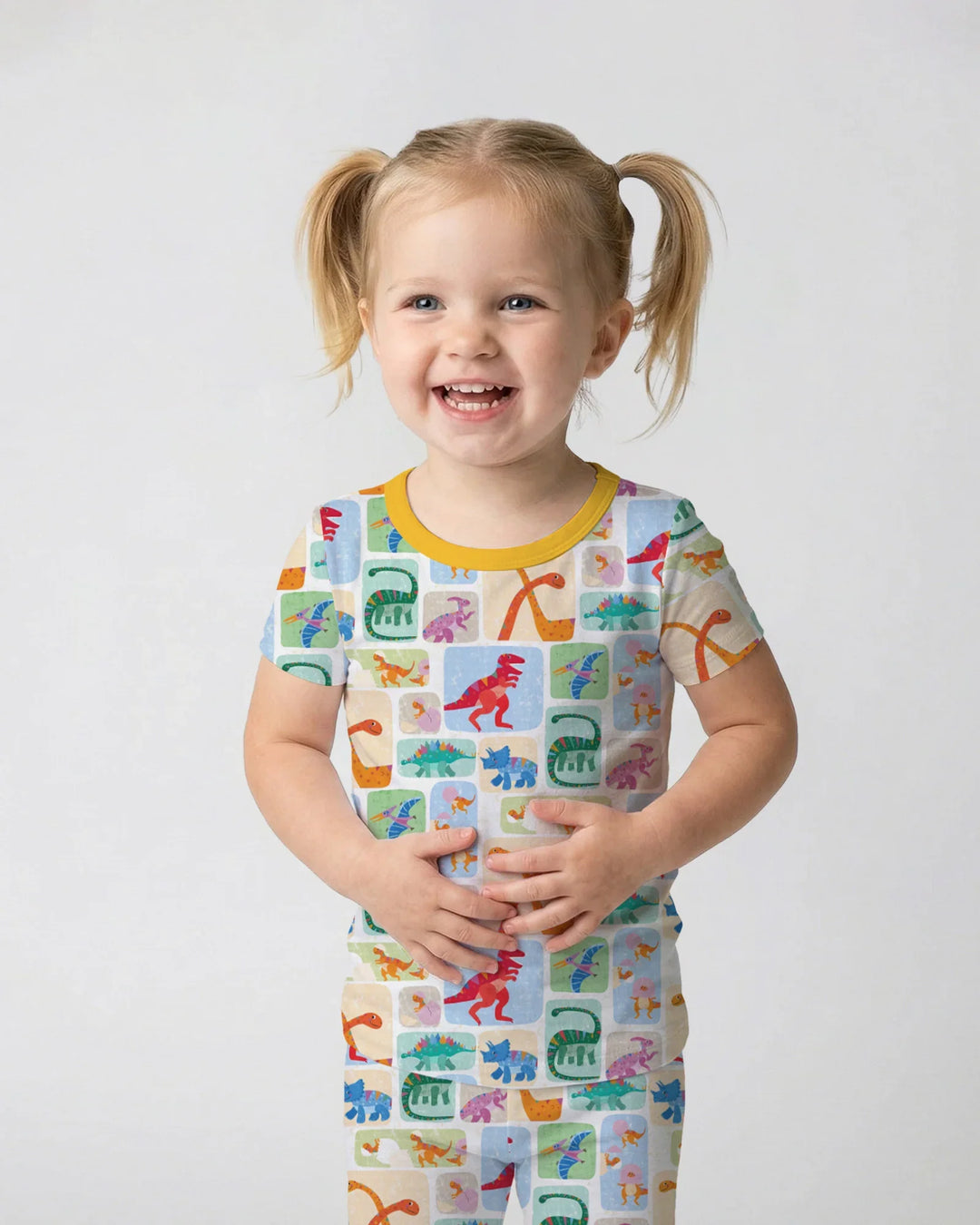 Conjunto de pijama de dos piezas de bambú de manga corta a juego familiar de Dino Arcoíris